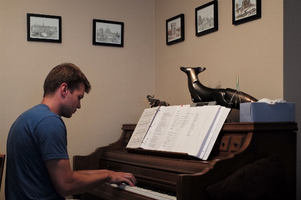 Foto Tecnologia pianoforte strumento a corda
 dispositivo elettronico
