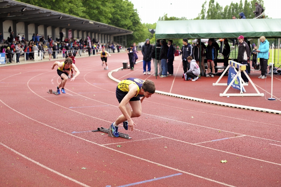 Structure girl track sport