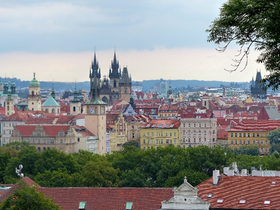 Sylwetka na tle nieba miasto pałac pejzaż miejski