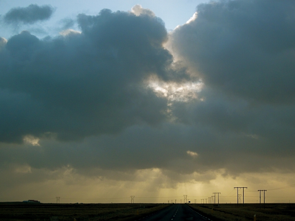 Orizzonte nube cielo sole