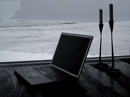 Foto Mesa preto e branco
 tecnologia branco