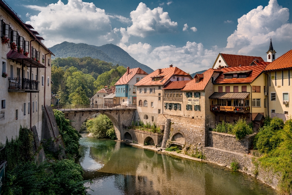 Na wolnym powietrzu góra architektura most