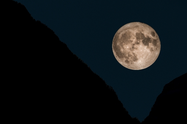 Foto Luar ruangan gunung langit malam