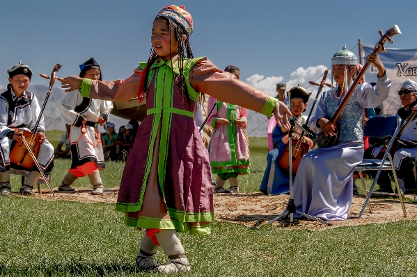 Foto Luar ruangan rakyat festival tradisi
