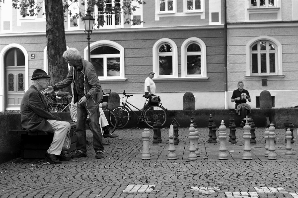 Foto Bianco e nero
 persone strada gioco