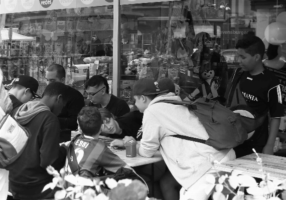 Foto Bianco e nero
 persone strada gioco