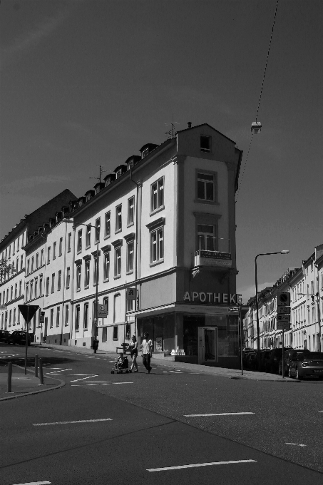 Schwarz und weiß
 die architektur straße weiss