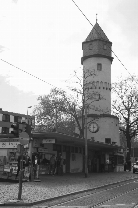 Schwarz und weiß
 straße stadt turm