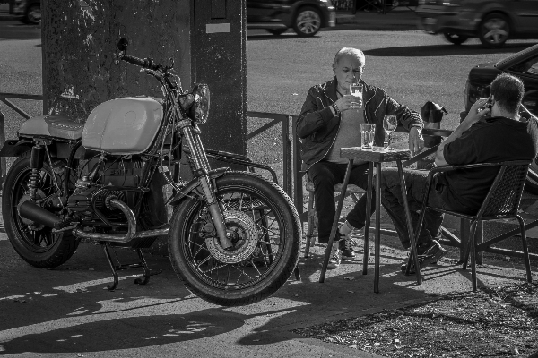 Foto Bianco e nero
 strada bicicletta parigi