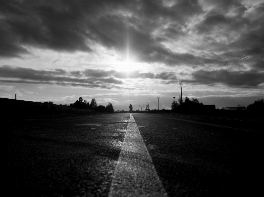 Foto Orizzonte leggero nube bianco e nero
