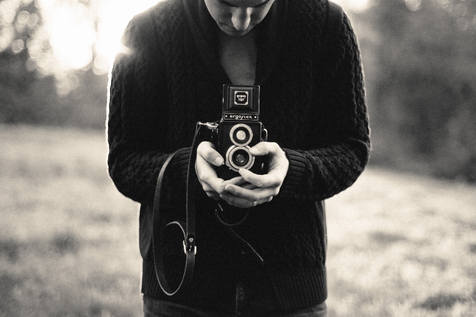 Persona en blanco y negro
 cámara