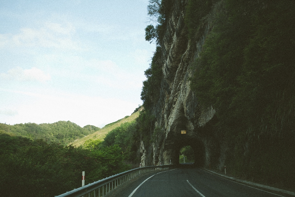 山 道 高速道路 トンネル