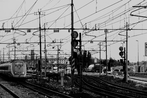 Foto Bianco e nero
 traccia ferrovia treno