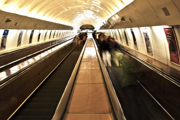 Zdjęcie Ruchome schody metro pod ziemią ruch