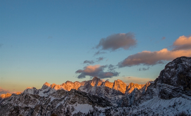 Foto Paisagem região selvagem
 montanha neve