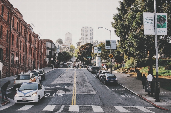 Foto Pejalan kaki jalan lalu lintas kota