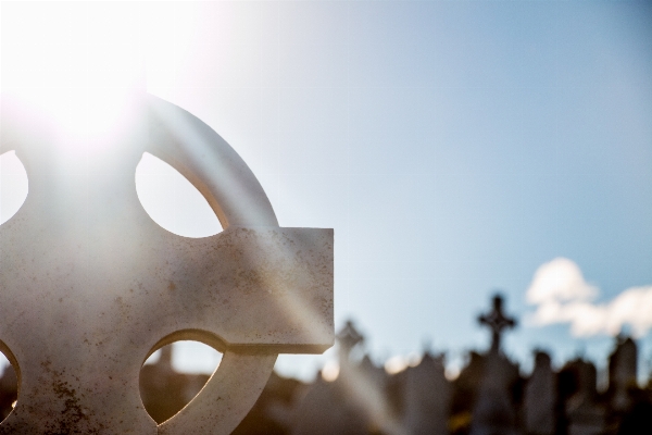 Photo Lumière soleil croix cimetière