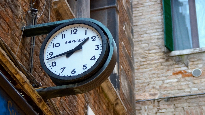 Hand wood round clock Photo