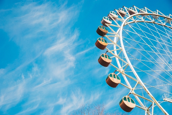 クラウド 空 風 観覧車
 写真