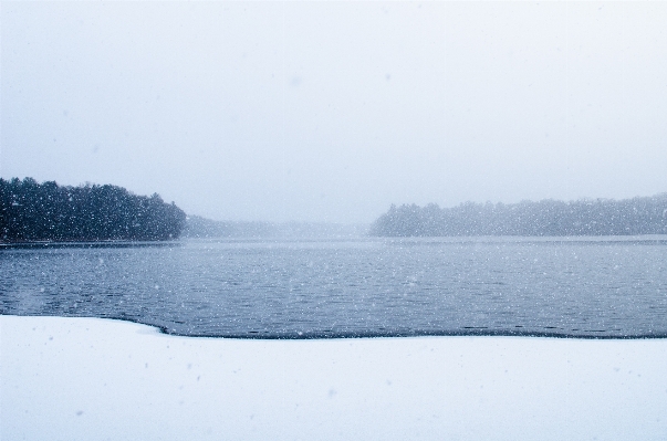 海 水 雪 寒い 写真