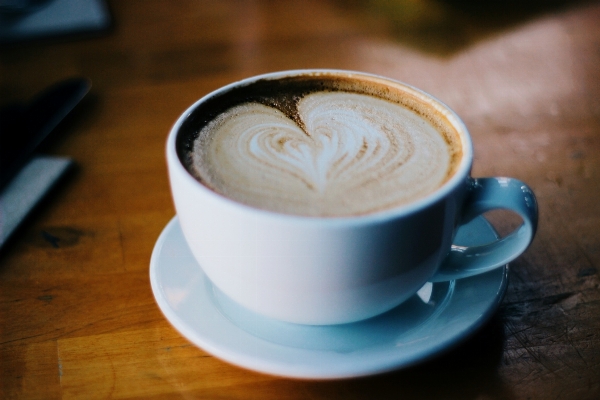 Tisch kaffee tasse latté Foto