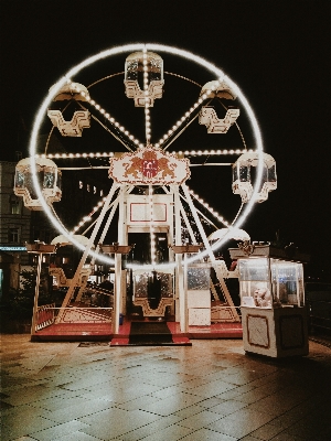 ライト 夜 観覧車
 カーニバル 写真