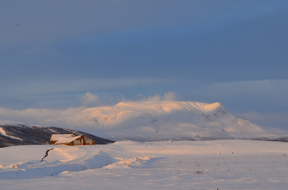 Sea horizon mountain snow