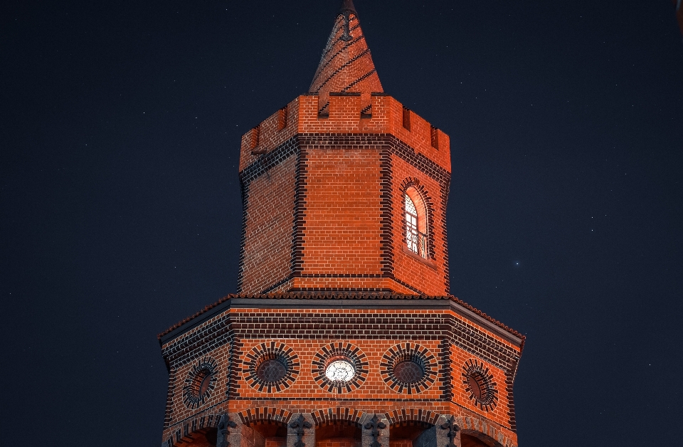 Nuit bâtiment soir la tour