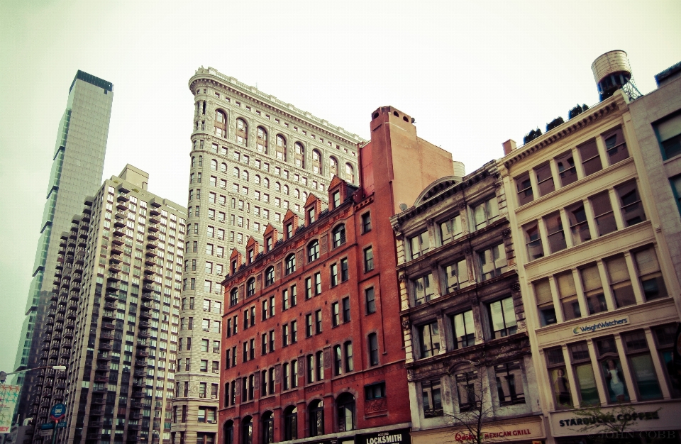 Die architektur straße stadt wolkenkratzer