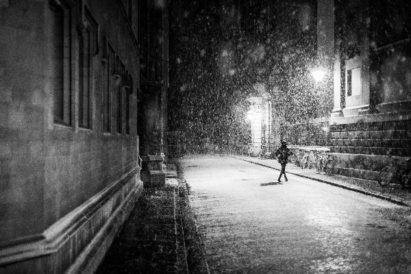 Foto Uomo persona nevicare leggero