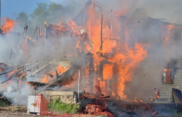 火 爆発 山火事 地質現象
 写真