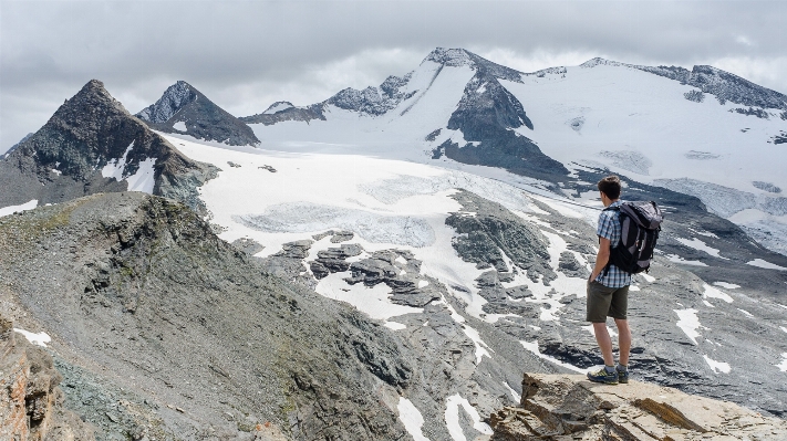 Foto A piedi montagna escursionismo
 avventura