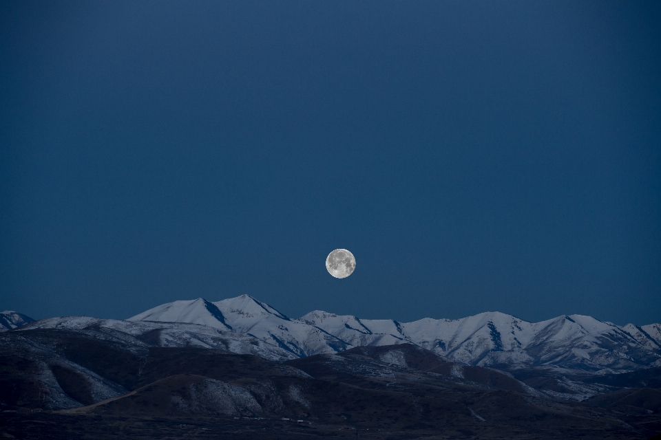 Paisagem montanha neve nuvem