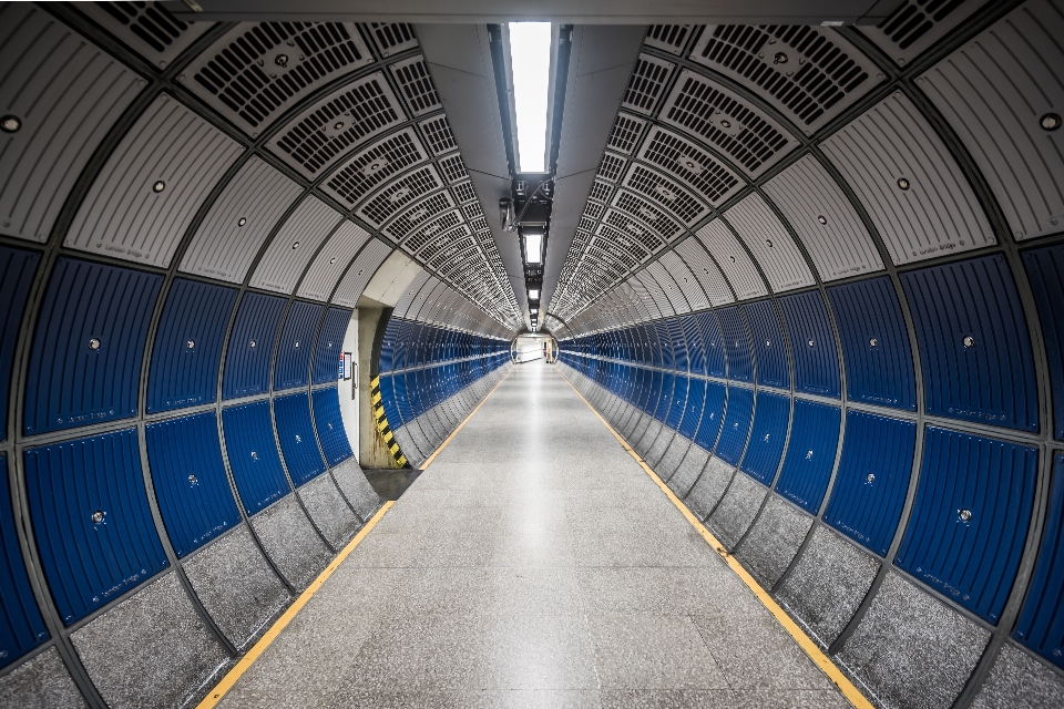 Tunnel walkway subway line