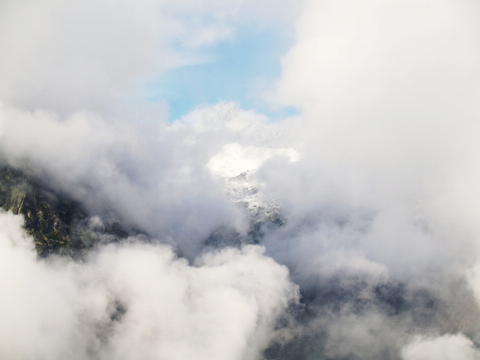 Montagne nuage ciel brouillard