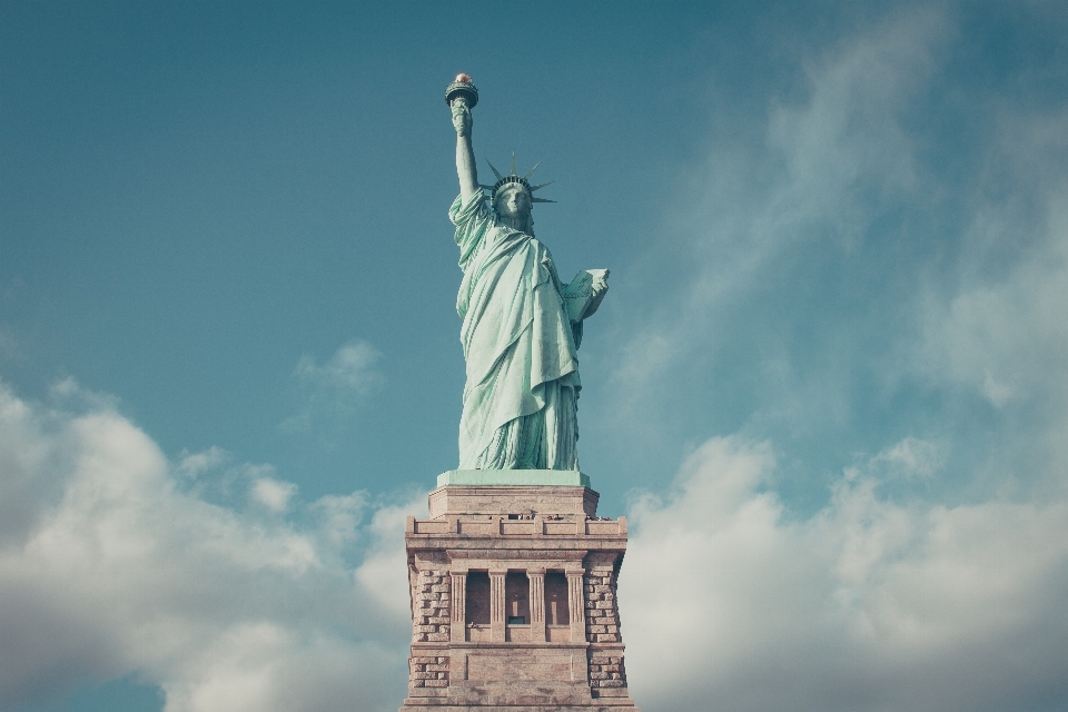 Cloud sky new york monument