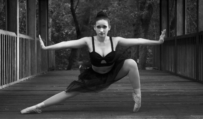 Foto Bianco e nero
 danza seduta monocromo