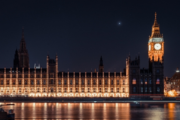 ライト スカイライン 夜 建物 写真