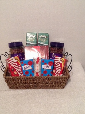 Gift food basket product Photo