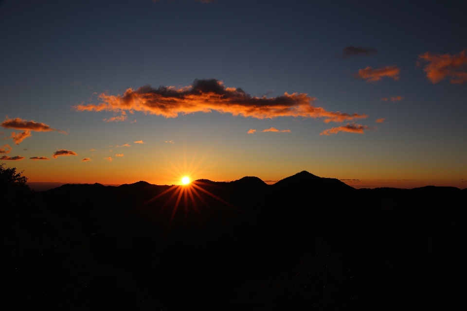 Horizon silhouette mountain cloud