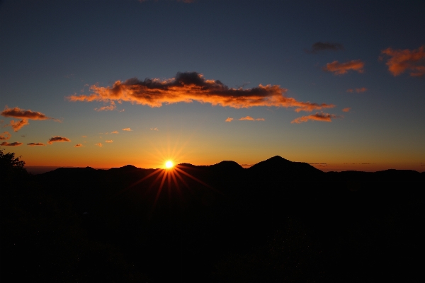 Horizon silhouette mountain cloud Photo