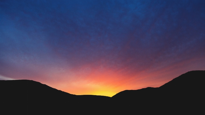 Foto Orizzonte montagna nube cielo