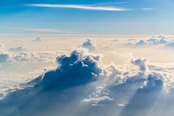 Foto Cakrawala gunung awan langit