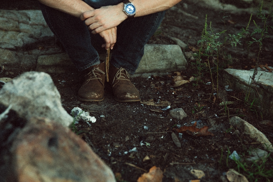 Orologio uomo natura foresta