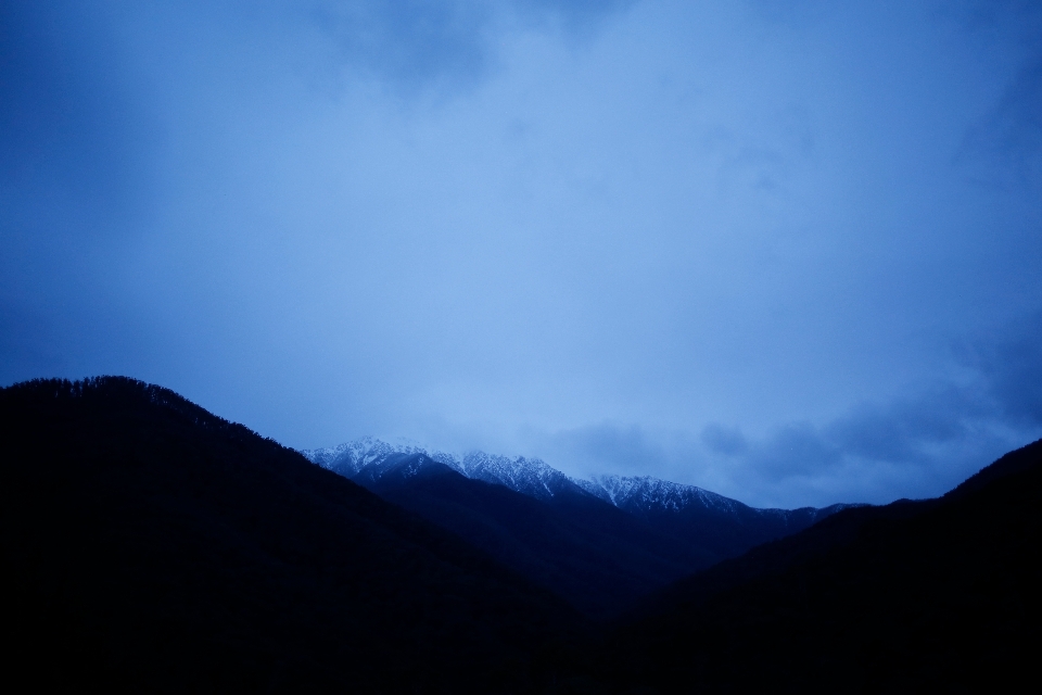 地平线 山 雪 云