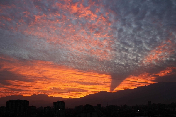 Foto Orizzonte montagna nube cielo