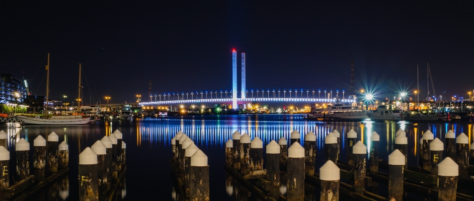 Dock boat bridge skyline Photo