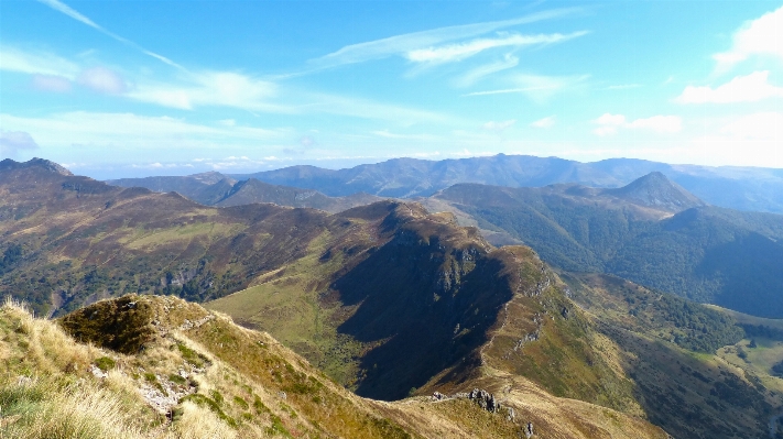 Foto A piedi montagna escursionismo
 collina