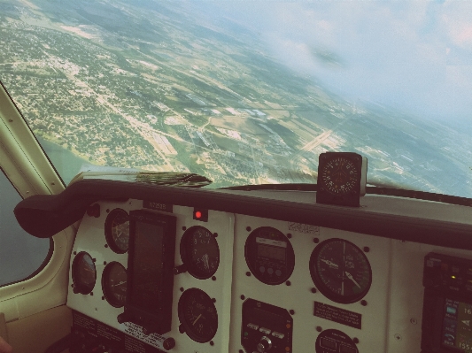 Foto Langit melihat penerbangan pesawat terbang