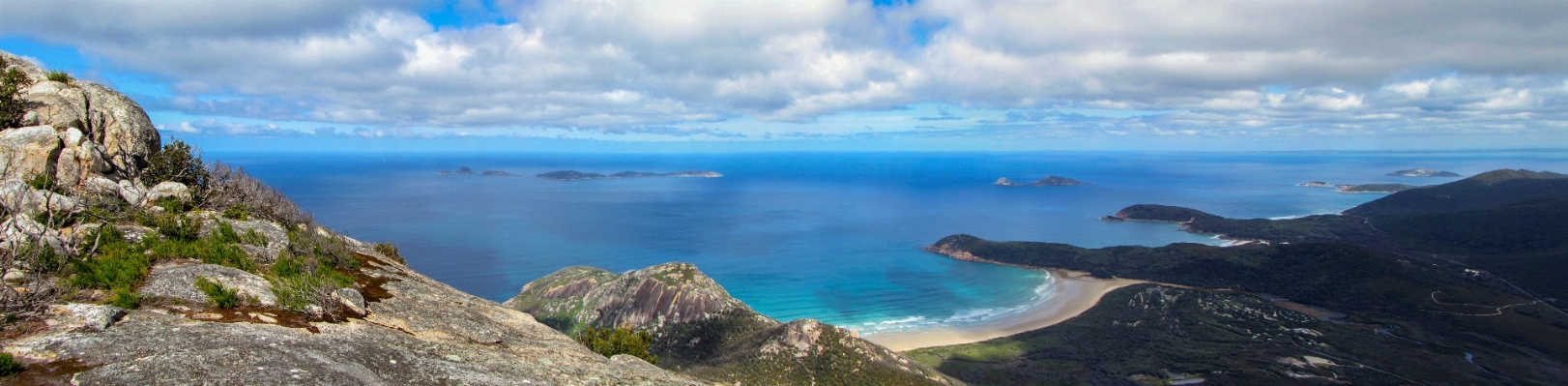 Coast mountain lake range Photo